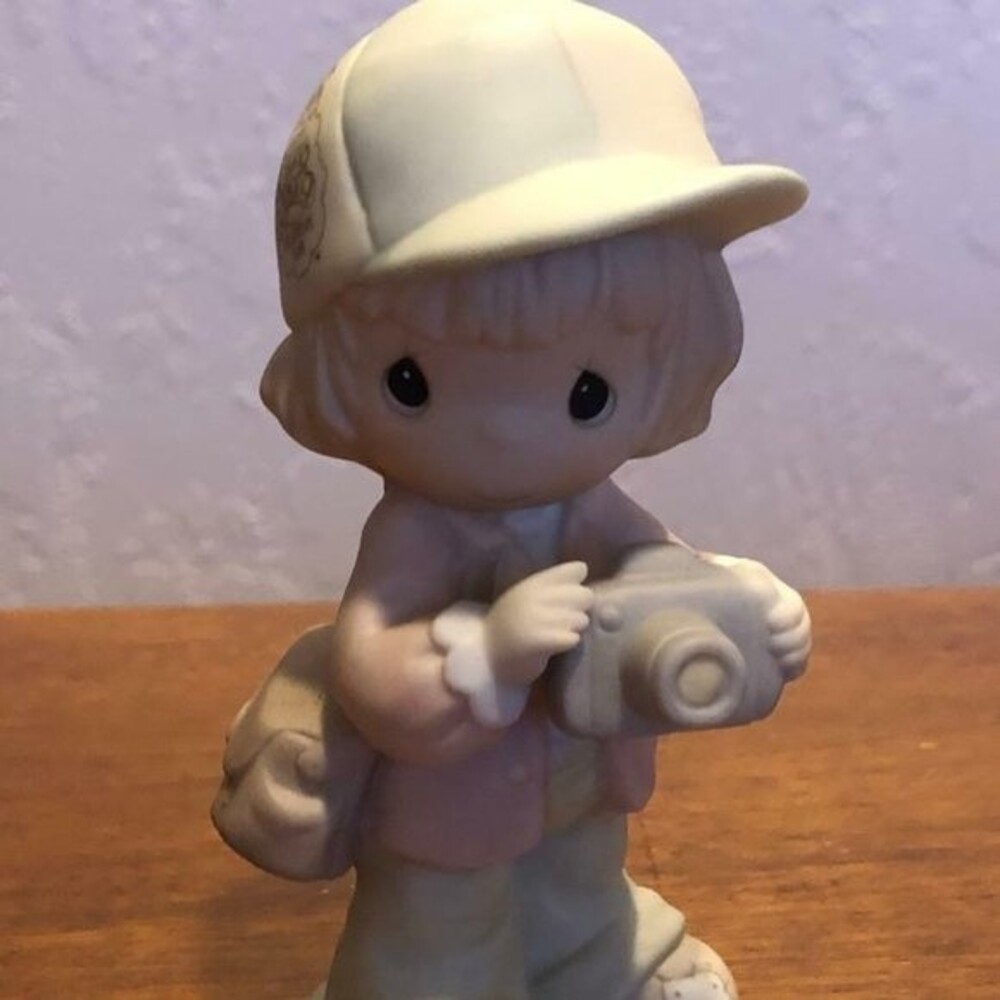 PRECIOUS MOMENTS FIGURINE MARKED " COLLECTORS' CLUB" C) 1997 PMI ENESCO